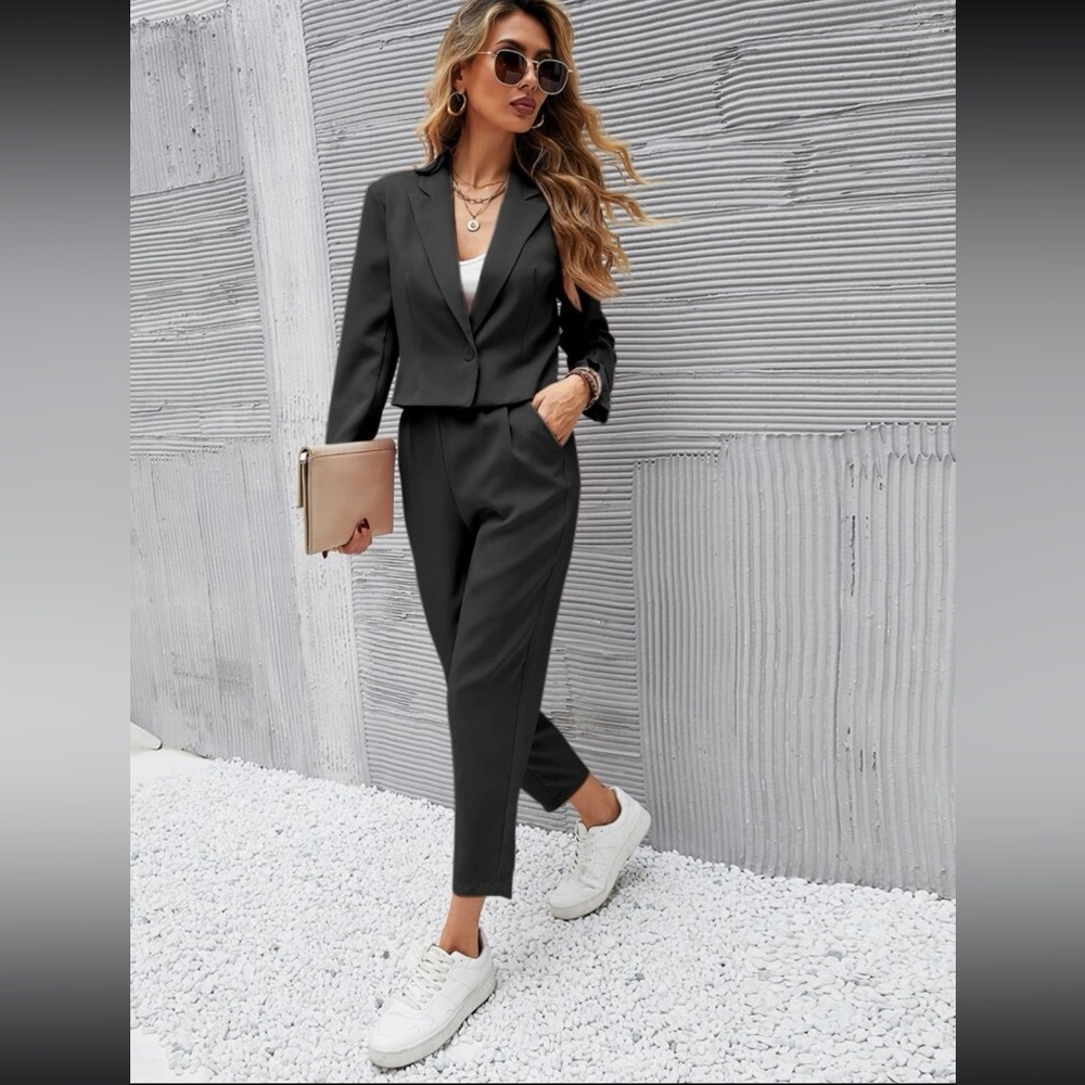 Sold Solid Single Button Crop Blazer And Slant Pocket Tailored Pants (XL 12)